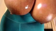Black huge oiled boobs shakiing on cam