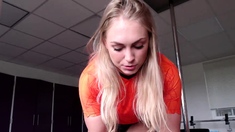 amateur blonde solo webcam