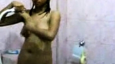 indonesia- selesai ngentot rakam cewenya mandi